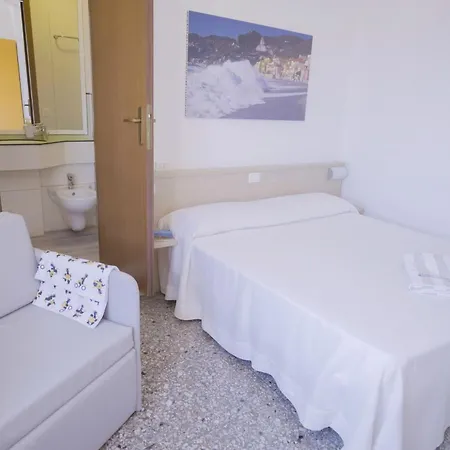 Liliana Hotel 2*