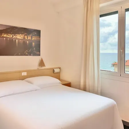 Liliana Hotel 2*